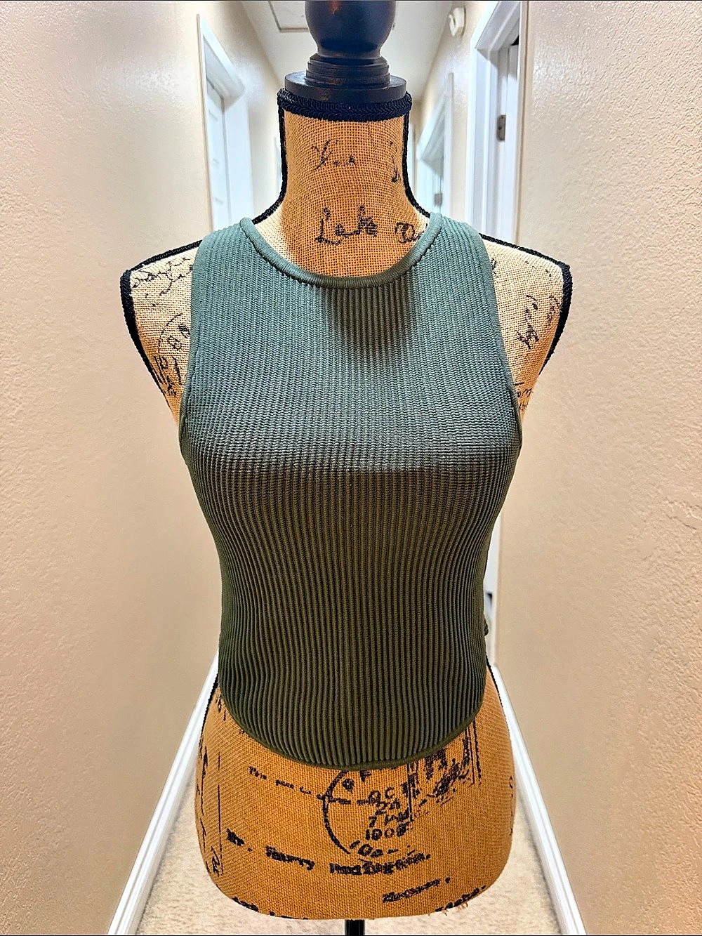 Ribbed Tank Top in Green Like New